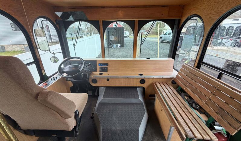 
								2003 Hometown Ford F53 Trolley full									