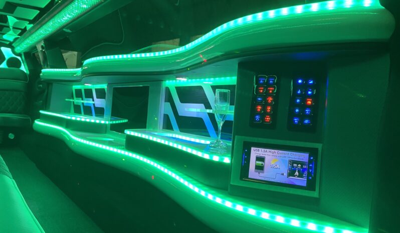 
								2018 Moonlight Chrysler 300 180″ Limousine full									